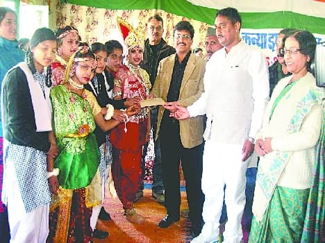 Arya Kanya Inter College will grow in furniture